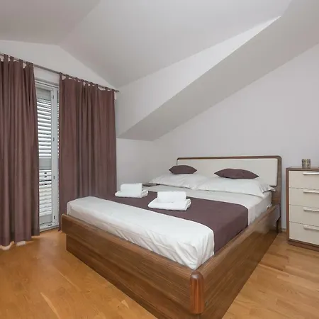 Naja - Exklusiv Aparthotel 3*