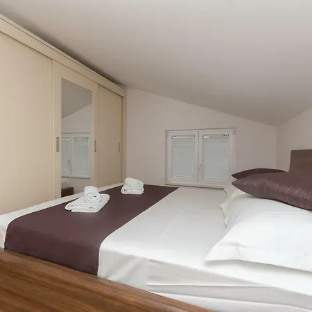 Naja - Exklusiv Makarska