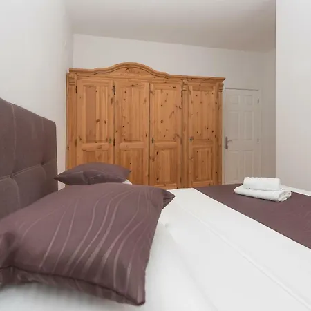 Naja - Exklusiv Makarska