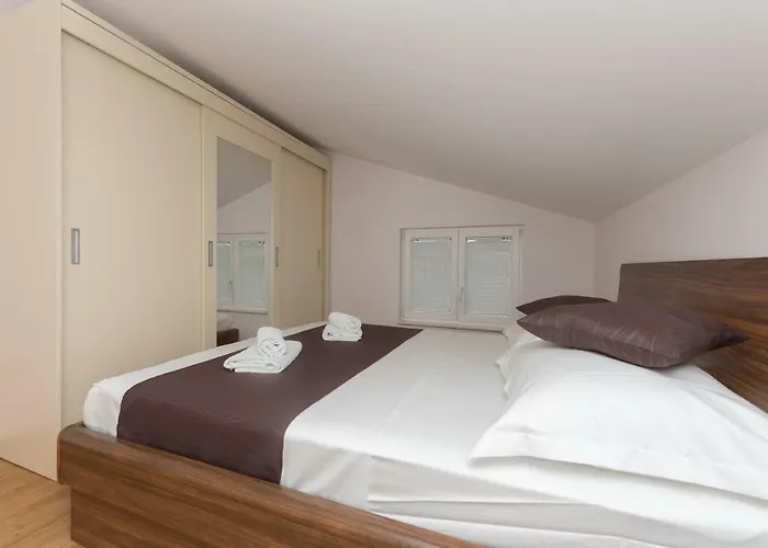 Naja - Exklusiv מאקרסקה