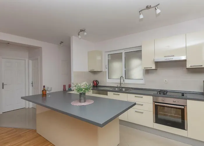 Naja - Exklusiv מאקרסקה