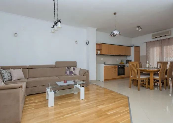 Naja - Exklusiv מאקרסקה