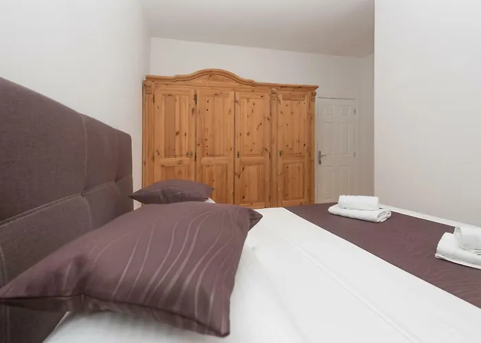 Naja - Exklusiv מאקרסקה